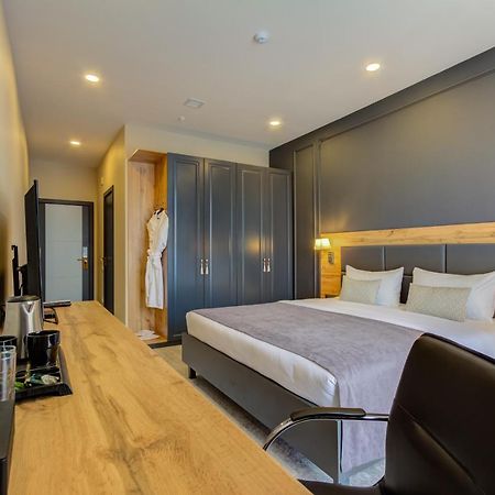 בישקק Aurum Hotel מראה חיצוני תמונה