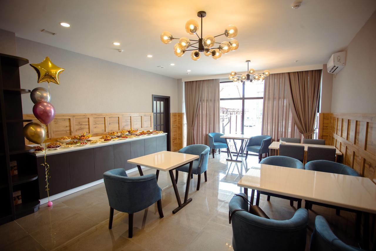 בישקק Aurum Hotel מראה חיצוני תמונה