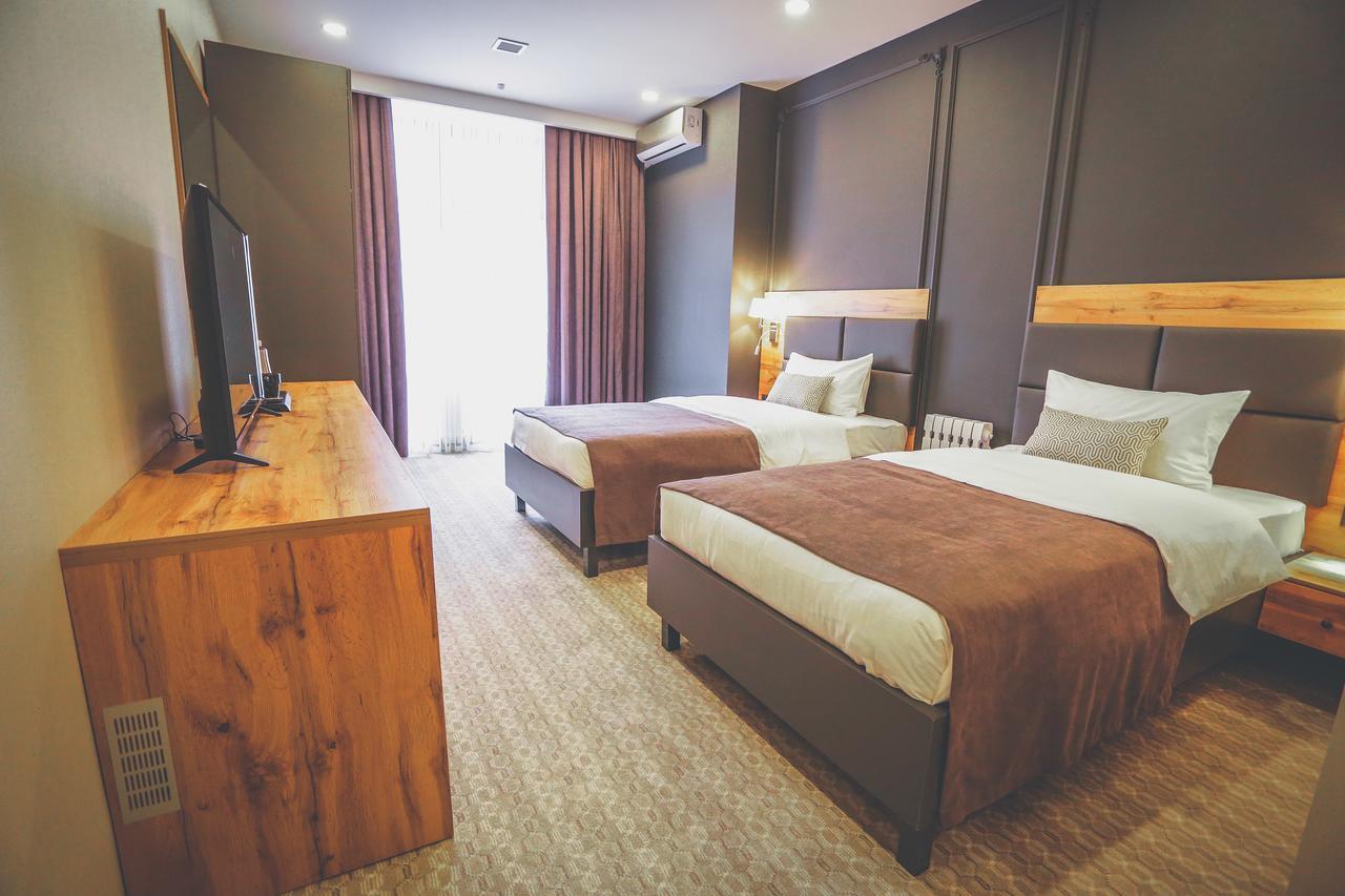 בישקק Aurum Hotel מראה חיצוני תמונה