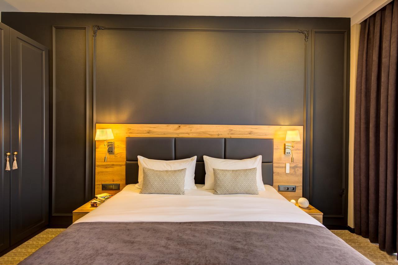 בישקק Aurum Hotel מראה חיצוני תמונה