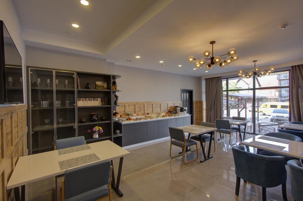 בישקק Aurum Hotel מראה חיצוני תמונה