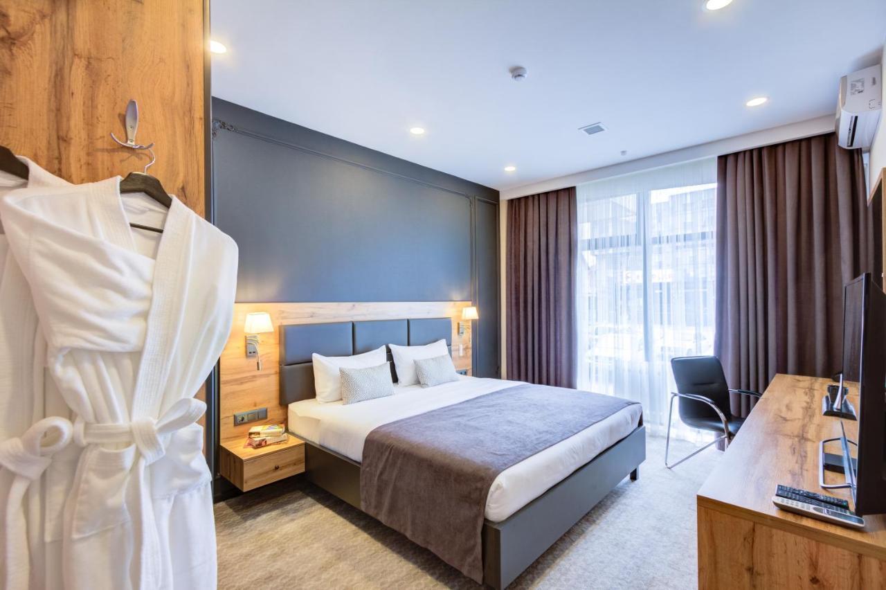 בישקק Aurum Hotel מראה חיצוני תמונה