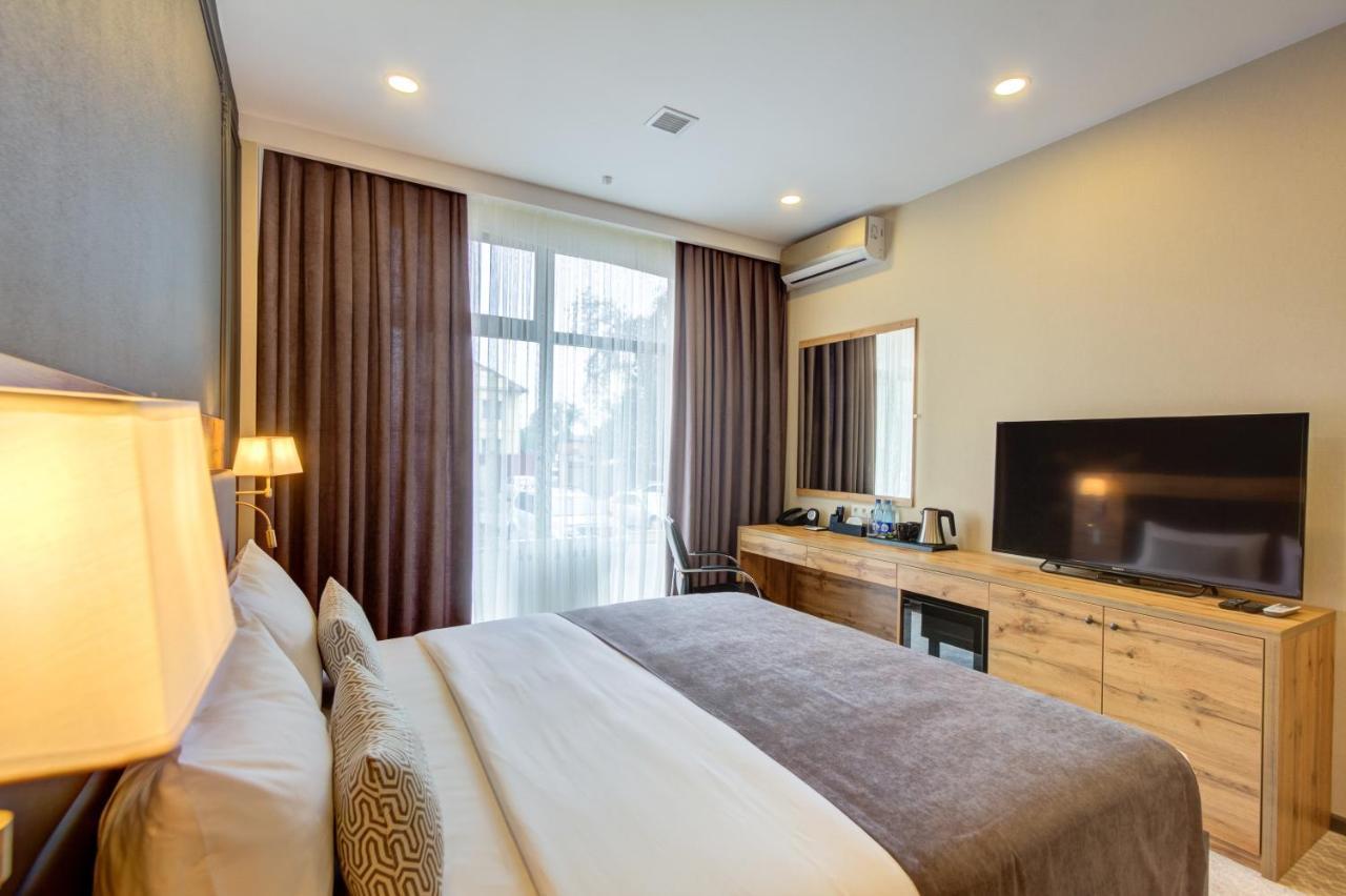 בישקק Aurum Hotel מראה חיצוני תמונה