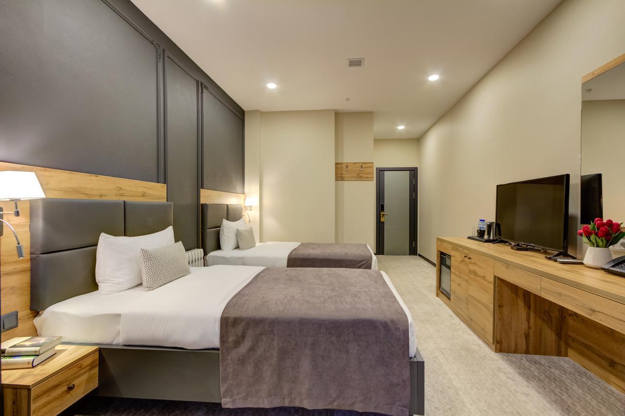 בישקק Aurum Hotel מראה חיצוני תמונה